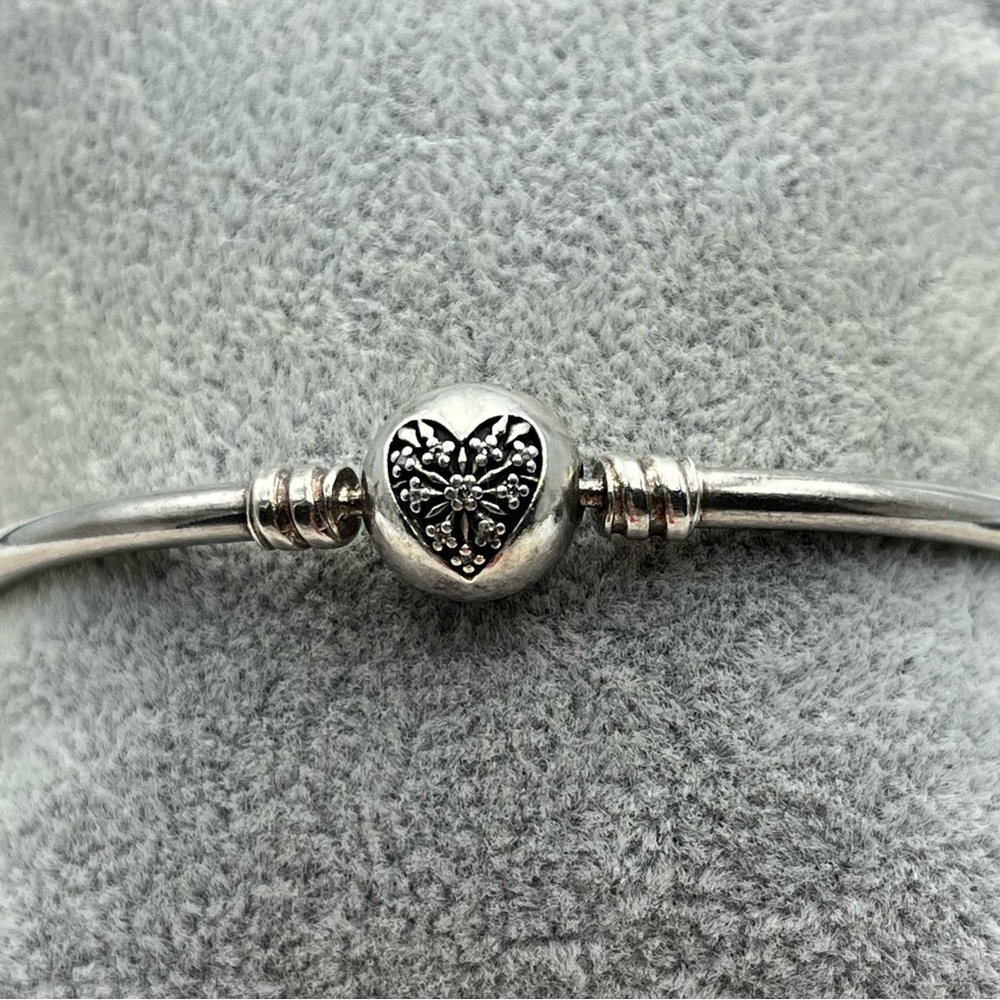 Pandora Sterling Silver Heart of Winter LTD Ed Bangle Charm Bracelet - Picture 3 of 7